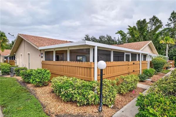 North Fort Myers, FL 33917,5811 Crystal Lake LN #102