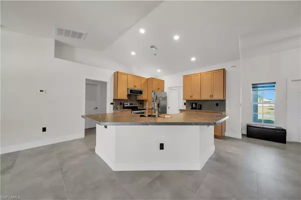 Cape Coral, FL 33909,2200 NE 9th AVE