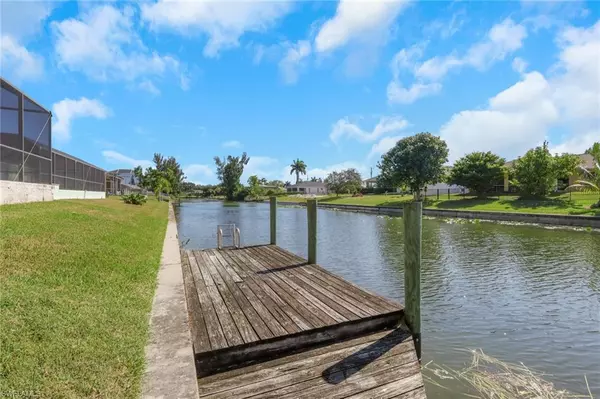 Cape Coral, FL 33990,402 SE 15th TER