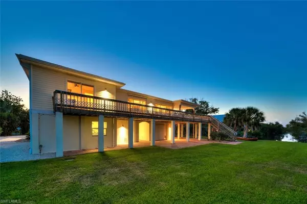 Sanibel, FL 33957,716 Rabbit RD