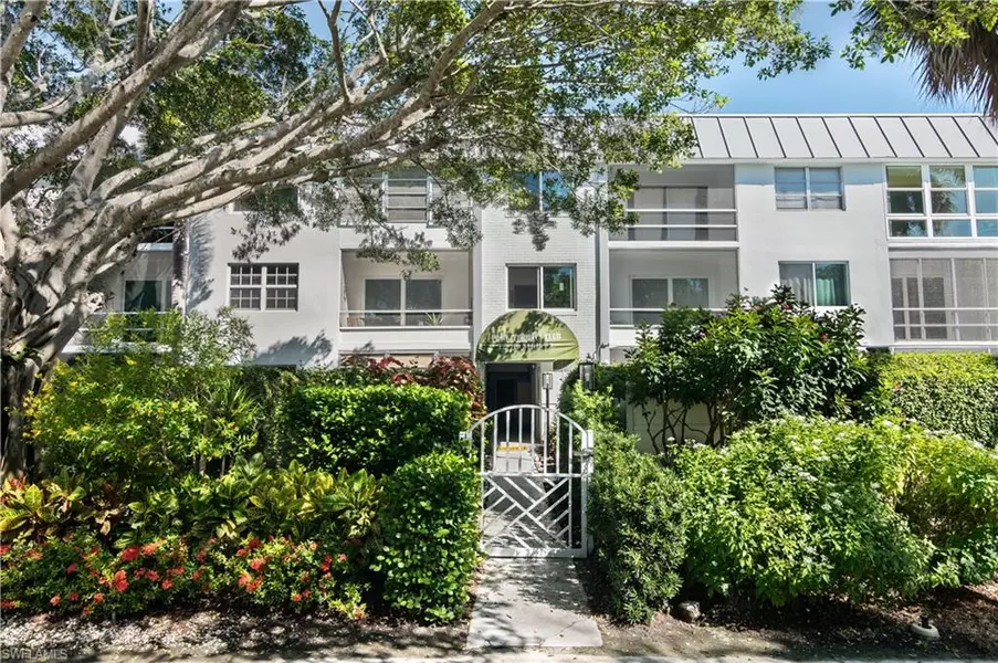 72 7th ST S #206, Naples, FL 34102