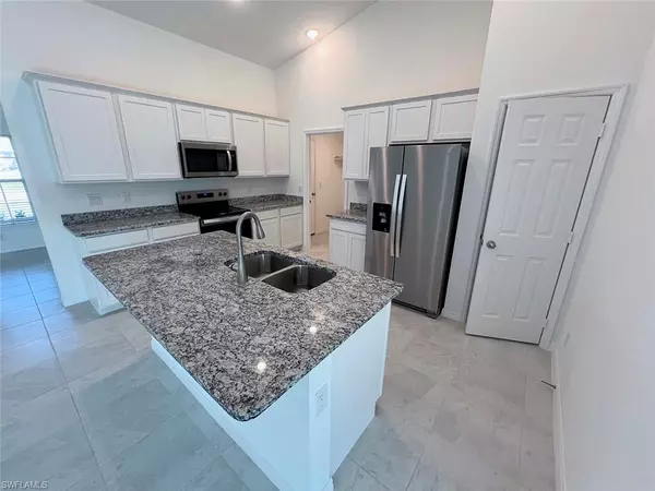 Cape Coral, FL 33991,1422 SW 10th ST