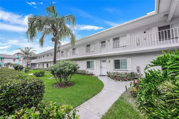 292 Belina DR #1, Naples, FL 34104