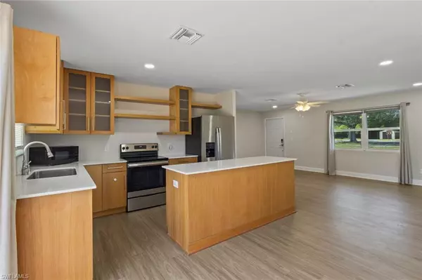 Fort Myers, FL 33967,18417 Lee RD