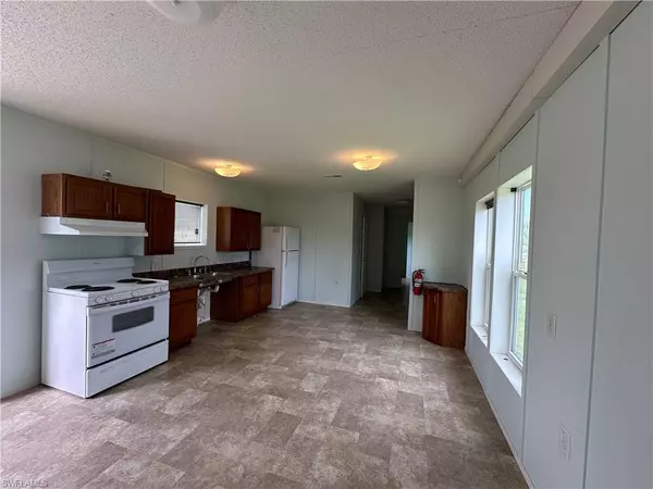 North Fort Myers, FL 33917,8086 Heck DR #7