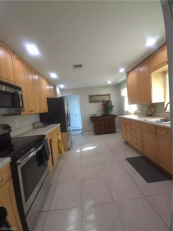 Cape Coral, FL 33909,Address not disclosed