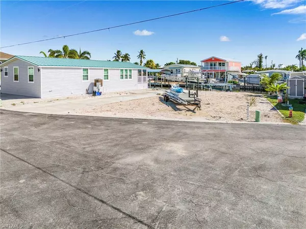 St. James City, FL 33956,2910 BINNACLE LN