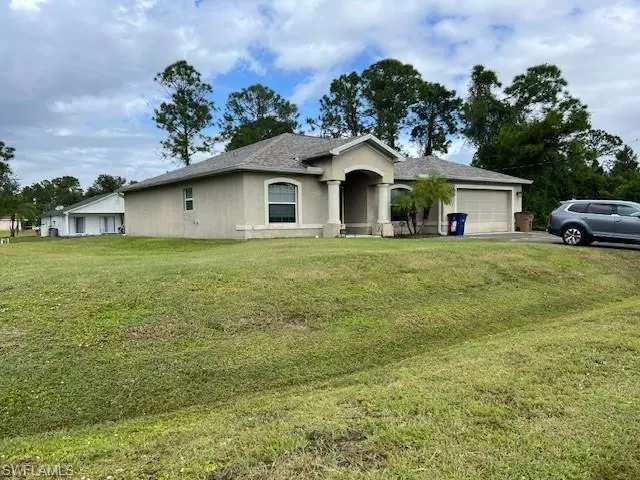 911 Barcelona ST E, Lehigh Acres, FL 33974