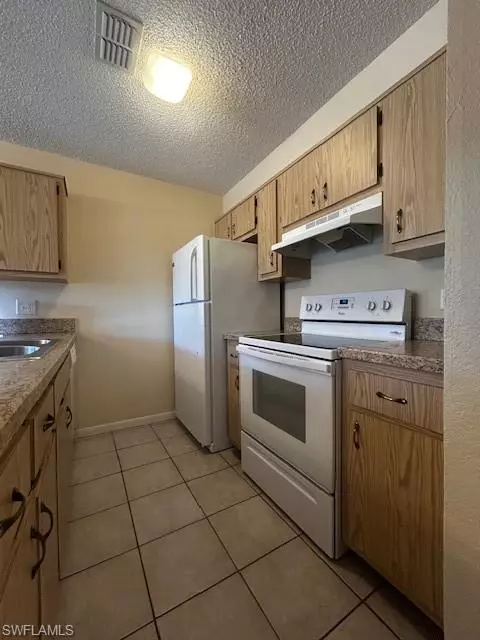 Fort Myers, FL 33919,5270 Cedarbend DR #1