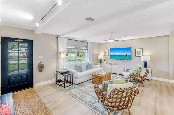 Fort Myers, FL 33919,1086 N Town And River DR