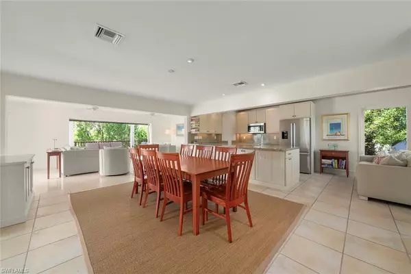 Sanibel, FL 33957,931 Snowberry LN