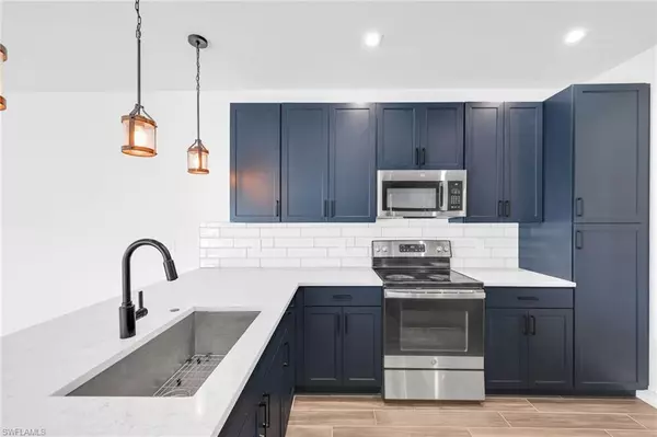 Naples, FL 34119,7584 Carnegie WAY