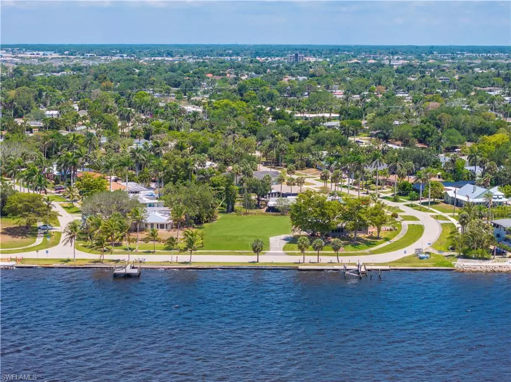 Fort Myers, FL 33919,6105 W Riverside DR