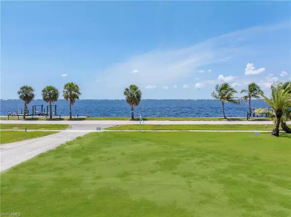 Fort Myers, FL 33919,6105 W Riverside DR