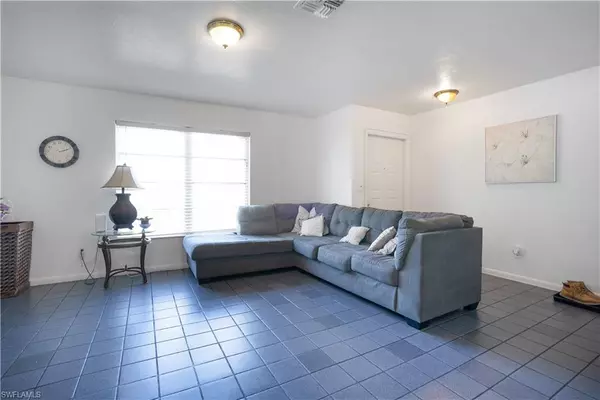 Cape Coral, FL 33990,931/933 SE 23rd PL