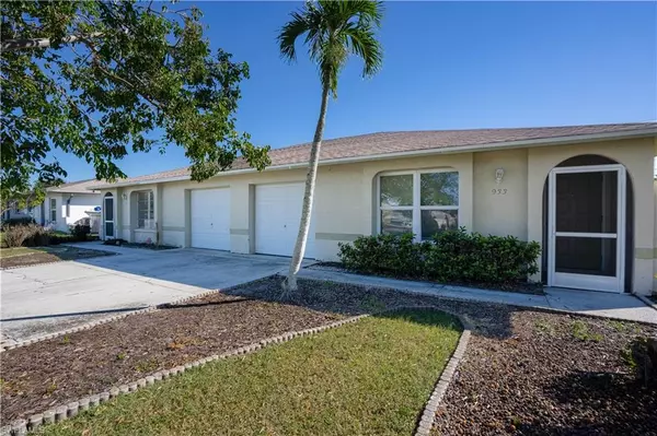 Cape Coral, FL 33990,931/933 SE 23rd PL