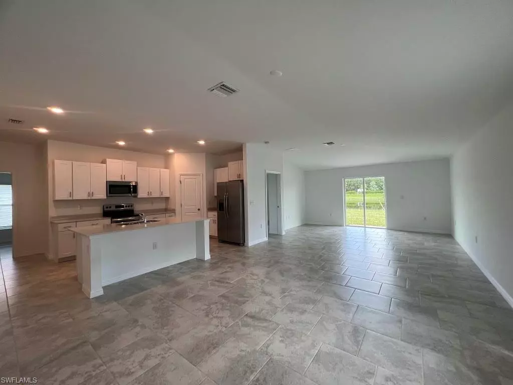 North Fort Myers, FL 33917,4085 Villa Doria CT