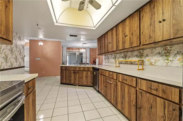 Lehigh Acres, FL 33936,304 Highland AVE