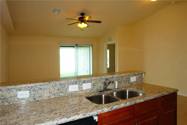 Cape Coral, FL 33990,530 SE 5th AVE