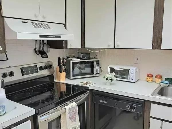 Fort Myers, FL 33901,2264 Winkler AVE #207