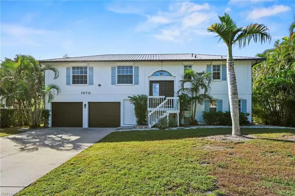 1570 Avion PL, Naples, FL 34104