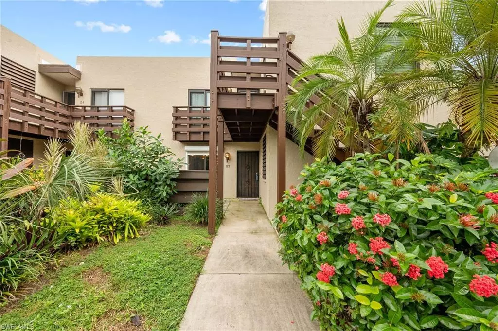 Fort Myers, FL 33907,137 Pinebrook DR