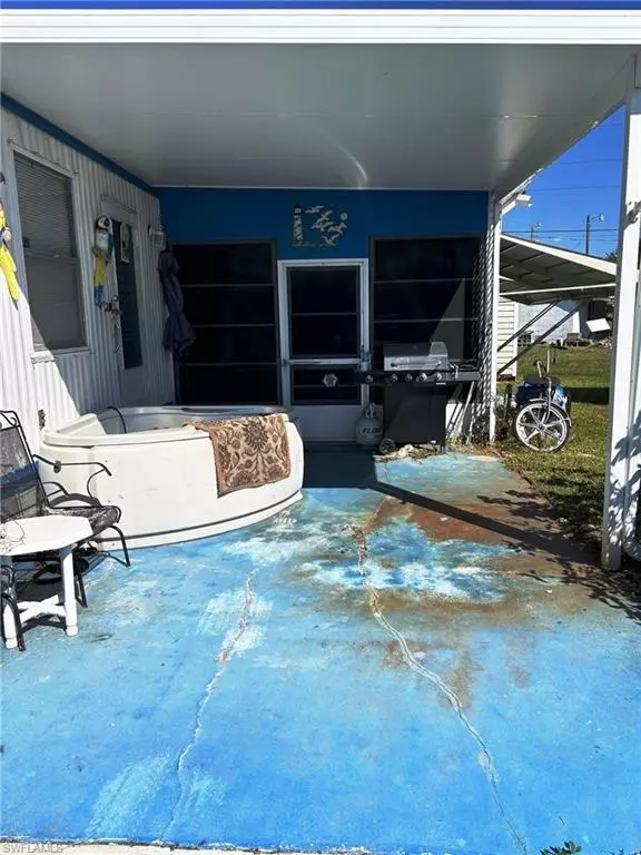 North Fort Myers, FL 33917,123 Torch LN