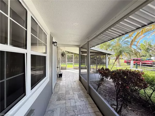 Fort Myers, FL 33905,327 Montgomery AVE