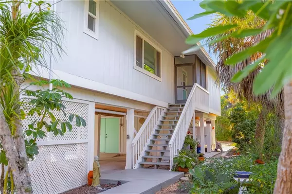 Sanibel, FL 33957,740 Elinor WAY