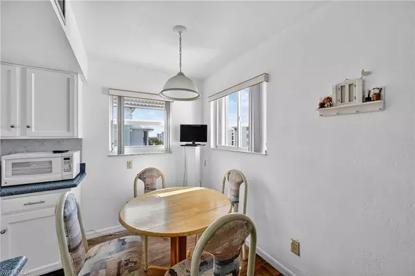 Fort Myers Beach, FL 33931,4541 Bay Beach LN #341