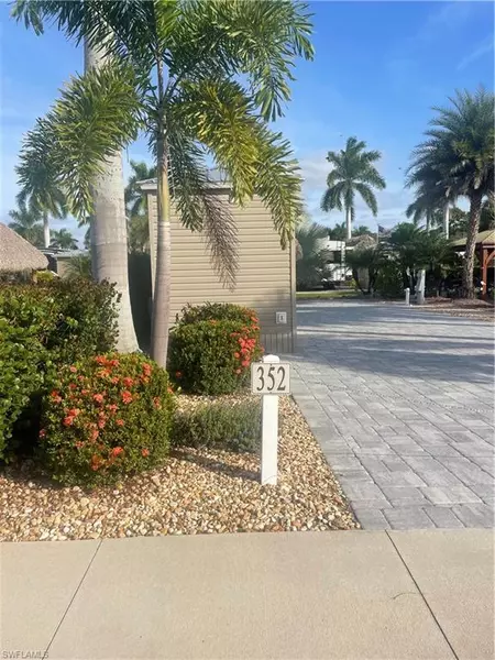 10323 Fire Flag TRL, Fort Myers, FL 33905