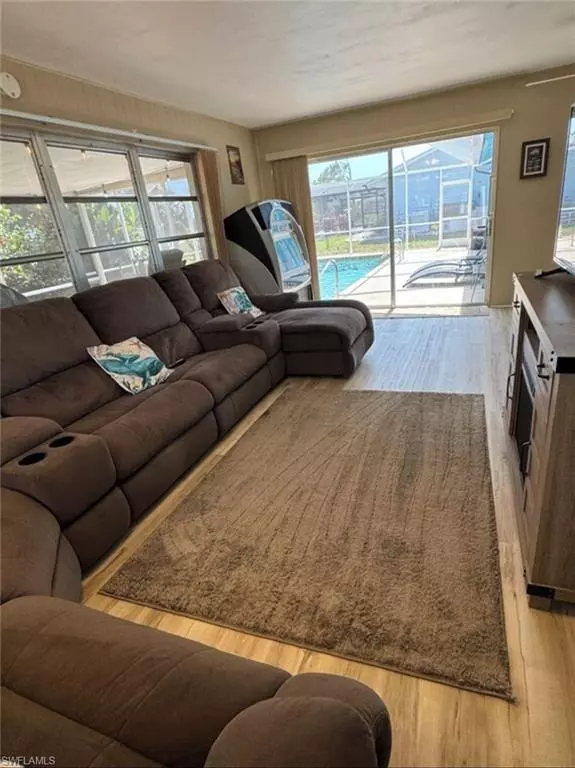 Rotonda West, FL 33847,250 Caddy RD