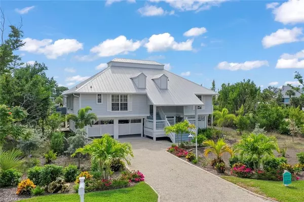 220 Daniel DR, Sanibel, FL 33957