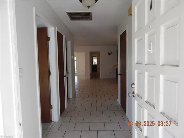 Cape Coral, FL 33990,924 SE 24th AVE #A