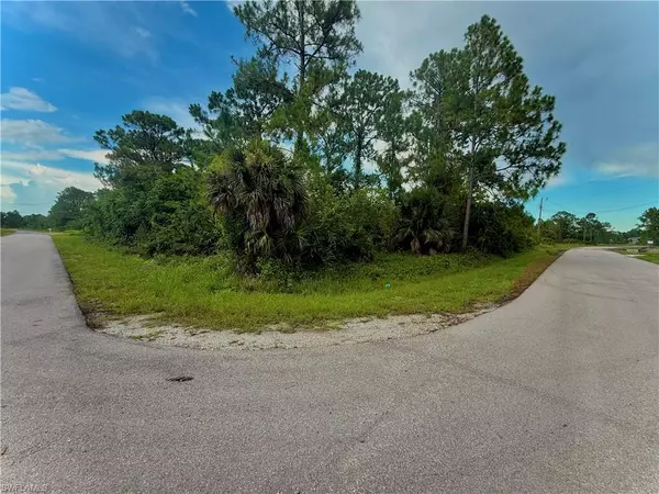 567 Cottonwood AVE S, Lehigh Acres, FL 33974