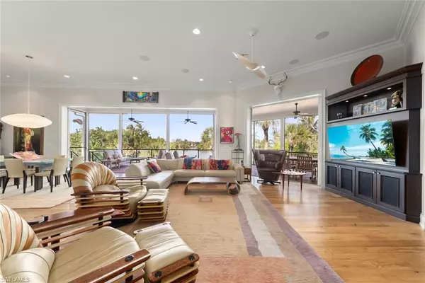 Sanibel, FL 33957,4383 Gulf Pines DR