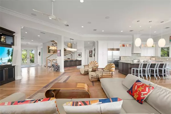 Sanibel, FL 33957,4383 Gulf Pines DR