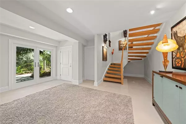 Sanibel, FL 33957,4383 Gulf Pines DR