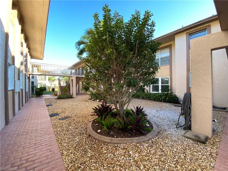 16881 Davis RD #412, Fort Myers, FL 33908