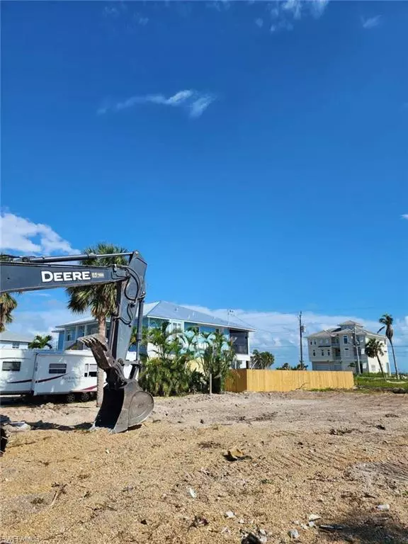 Fort Myers Beach, FL 33931,7910 Buccaneer DR