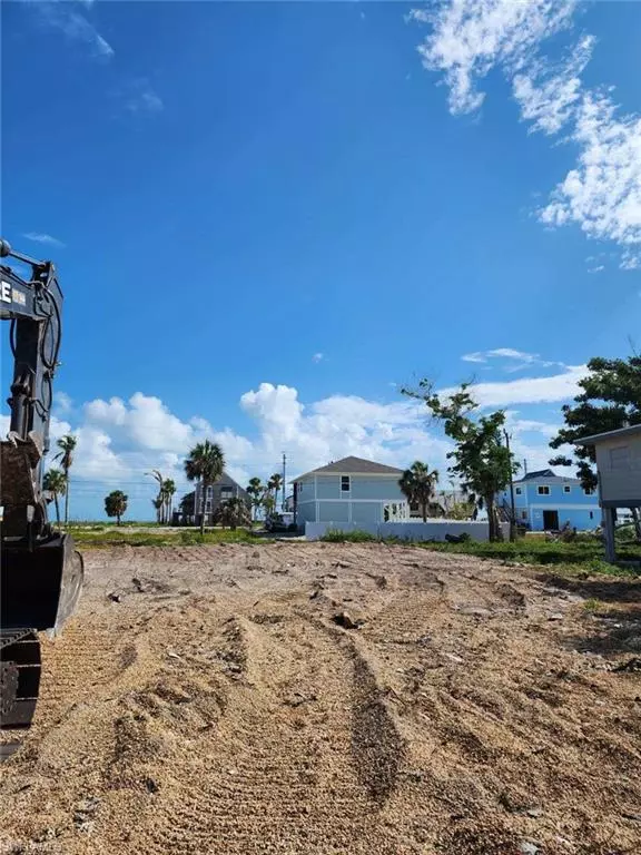 Fort Myers Beach, FL 33931,7910 Buccaneer DR