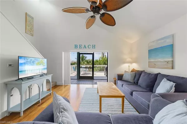 Sanibel, FL 33957,984 Greenwood CT S