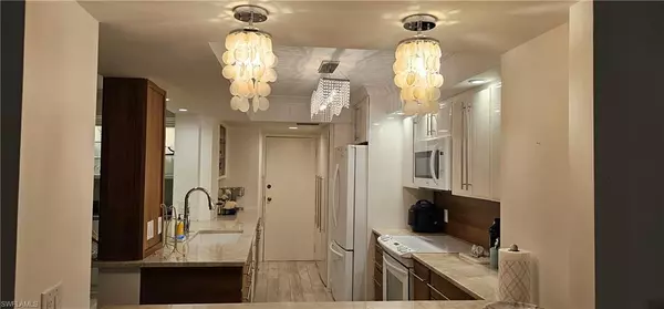 Naples, FL 34108,10691 Gulf Shore DR E #1101