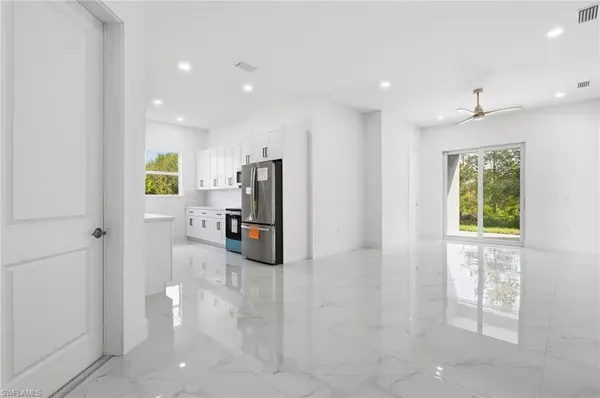 Lehigh Acres, FL 33974,325 Lloyd AVE S