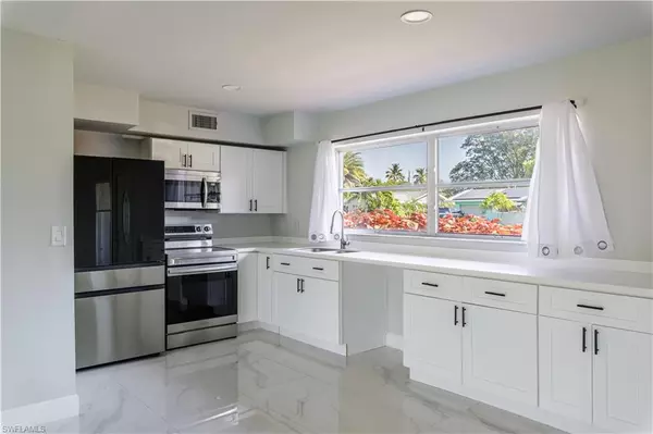 Cape Coral, FL 33904,5234 Sunnybrook CT