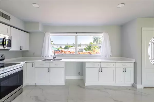 Cape Coral, FL 33904,5234 Sunnybrook CT