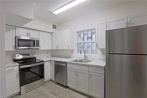 Fort Myers, FL 33901,2590 1st ST #105