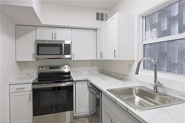 Fort Myers, FL 33901,2590 1st ST #105