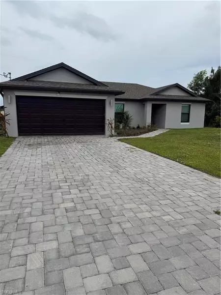 865 Yellowbird DR, Fort Myers, FL 33913