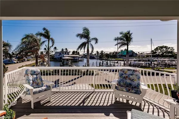 Fort Myers Beach, FL 33931,12122 Siesta DR